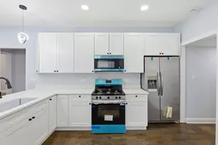 312 E 136th St, Chicago, IL 60827 - Photo 9