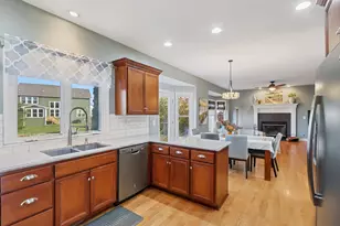 12913 Waterford Ct, Plainfield, IL 60585 - Photo 9
