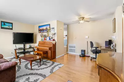 379 Stone Place, Wheeling, IL 60090 - Photo 3