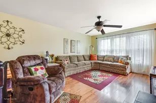 565 Emerson Cir, Bolingbrook, IL 60440 - Photo 3