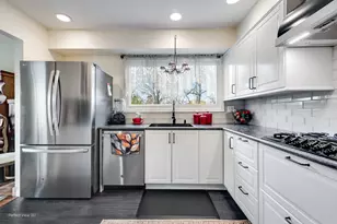 565 Emerson Cir, Bolingbrook, IL 60440 - Photo 7