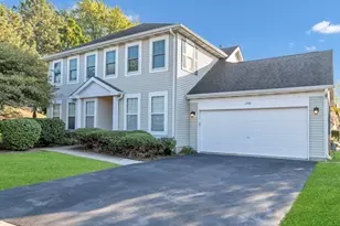 1949 Blackberry Ln, Hoffman Estates, IL 60169 - Photo 1