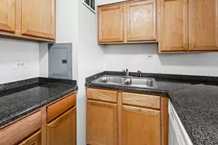 6030 N Sheridan Rd, Chicago, IL 60660 - Photo 9