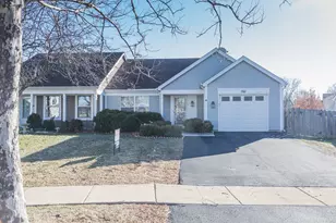 792 Trinity Ct, Carol Stream, IL 60188 - Photo 1