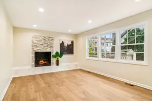 630 Woodhollow Ln, Buffalo Grove, IL 60089 - Photo 11