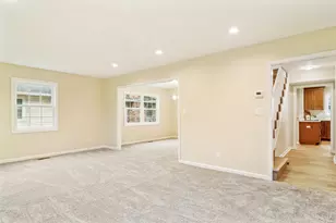 630 Woodhollow Ln, Buffalo Grove, IL 60089 - Photo 5