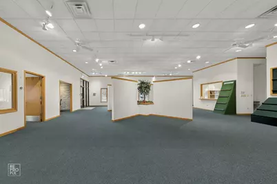 1900 W Peterson Avenue, Chicago, IL 60660 - Photo 3