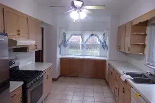 102 W Center St, Leroy, IL 61752 - Photo 3