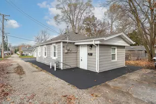 24 NE Circle Dr, Joliet, IL 60433 - Photo 1