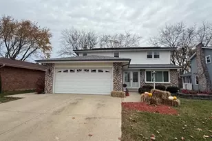969 Dearborn Cir, Carol Stream, IL 60188 - Photo 1