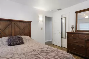 1812 Shady Crest St, Decatur, IL 62521 - Photo 9