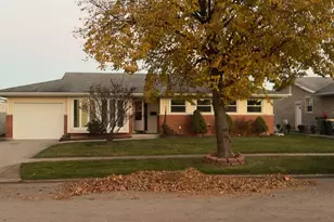 7 Wildwood Rd, Elk Grove Village, IL 60007 - Photo 1