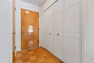 522 Edgewood Ln, Elk Grove Village, IL 60007 - Photo 5