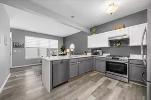 2077 Union Mill Dr, Aurora, IL 60503 - Photo 5