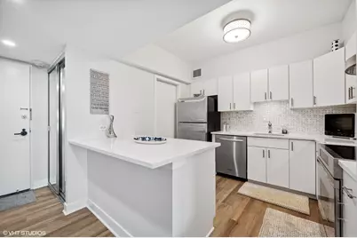 175 E Delaware Place #5609, Chicago, IL 60611 - Photo 5