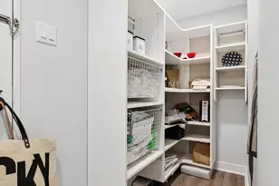 175 E Delaware Pl, Chicago, IL 60611 - Photo 7