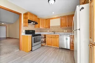 2716 Westbrook Dr, Bloomington, IL 61705 - Photo 9