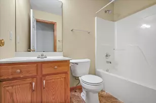 2716 Westbrook Dr, Bloomington, IL 61705 - Photo 17