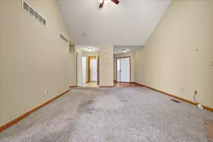 2716 Westbrook Dr, Bloomington, IL 61705 - Photo 7