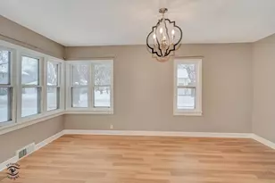 411 N Prairie Ave, Bradley, IL 60915 - Photo 5