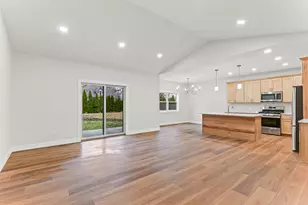 404 E Sherman St, Saint John, IL 61873 - Photo 7