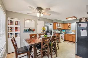 1071 Almond Dr, Aurora, IL 60506 - Photo 11