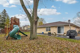 1071 Almond Dr, Aurora, IL 60506 - Photo 23