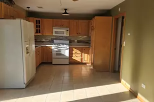 112 Cedarbend Dr, Romeoville, IL 60446 - Photo 5