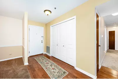 127 Acacia Circle #304, Indian Head Park, IL 60525 - Photo 3