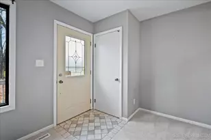 1009 Sutton Dr, Crystal Lake, IL 60014 - Photo 5