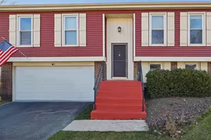 595 Stafford Dr, Roselle, IL 60172 - Photo 1