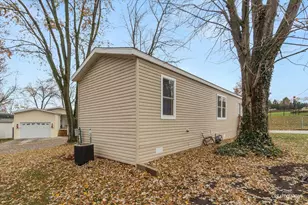 1101 Richard Rd, Elgin, IL 60123 - Photo 13