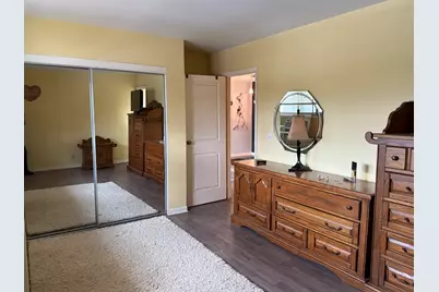 5725 Holmes Avenue #15, Clarendon Hills, IL 60514 - Photo 13