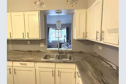 5725 Holmes Avenue #15, Clarendon Hills, IL 60514 - Photo 11