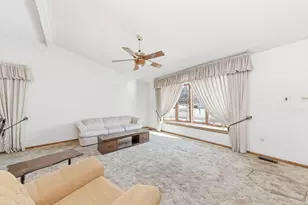 5841 W 75th Pl, Burbank, IL 60459 - Photo 7