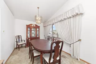 5841 W 75th Pl, Burbank, IL 60459 - Photo 9