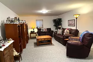 11022 Deblin Ln, Oak Lawn, IL 60453 - Photo 13