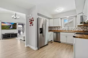 2730 Dorothy Dr, Aurora, IL 60504 - Photo 5