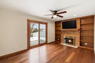 581 Victoria Ln, Wood Dale, IL 60191 - Photo 7