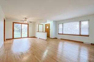 2 N Wisconsin Ave, Addison, IL 60101 - Photo 3