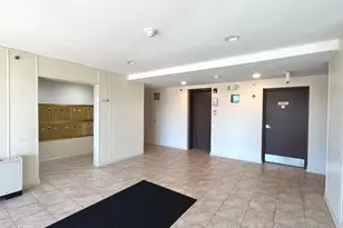 1 Villa Verde Dr, Buffalo Grove, IL 60089 - Photo 3