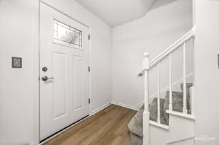795 N Elmwood Dr, Aurora, IL 60506 - Photo 3