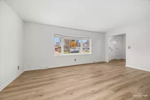 795 N Elmwood Dr, Aurora, IL 60506 - Photo 9