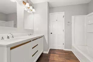 16380 Terry Ln, Oak Forest, IL 60452 - Photo 9