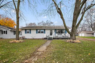 135 S Jackson Ave, Bradley, IL 60915 - Photo 1