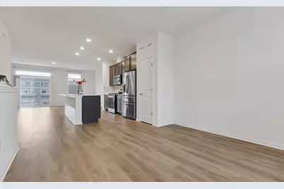 2016 Yellowstone Boulevard, Mundelein, IL 60060 - Photo 5