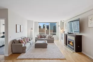 33 W Ontario St, Chicago, IL 60654 - Photo 3