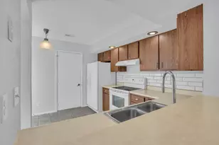 1306 Lancaster Dr, Champaign, IL 61821 - Photo 9