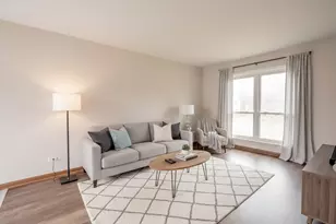 37 N Cedar Ln, Glenwood, IL 60425 - Photo 3