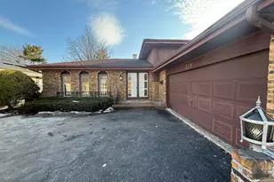 239 E 165th St, South Holland, IL 60473 - Photo 1